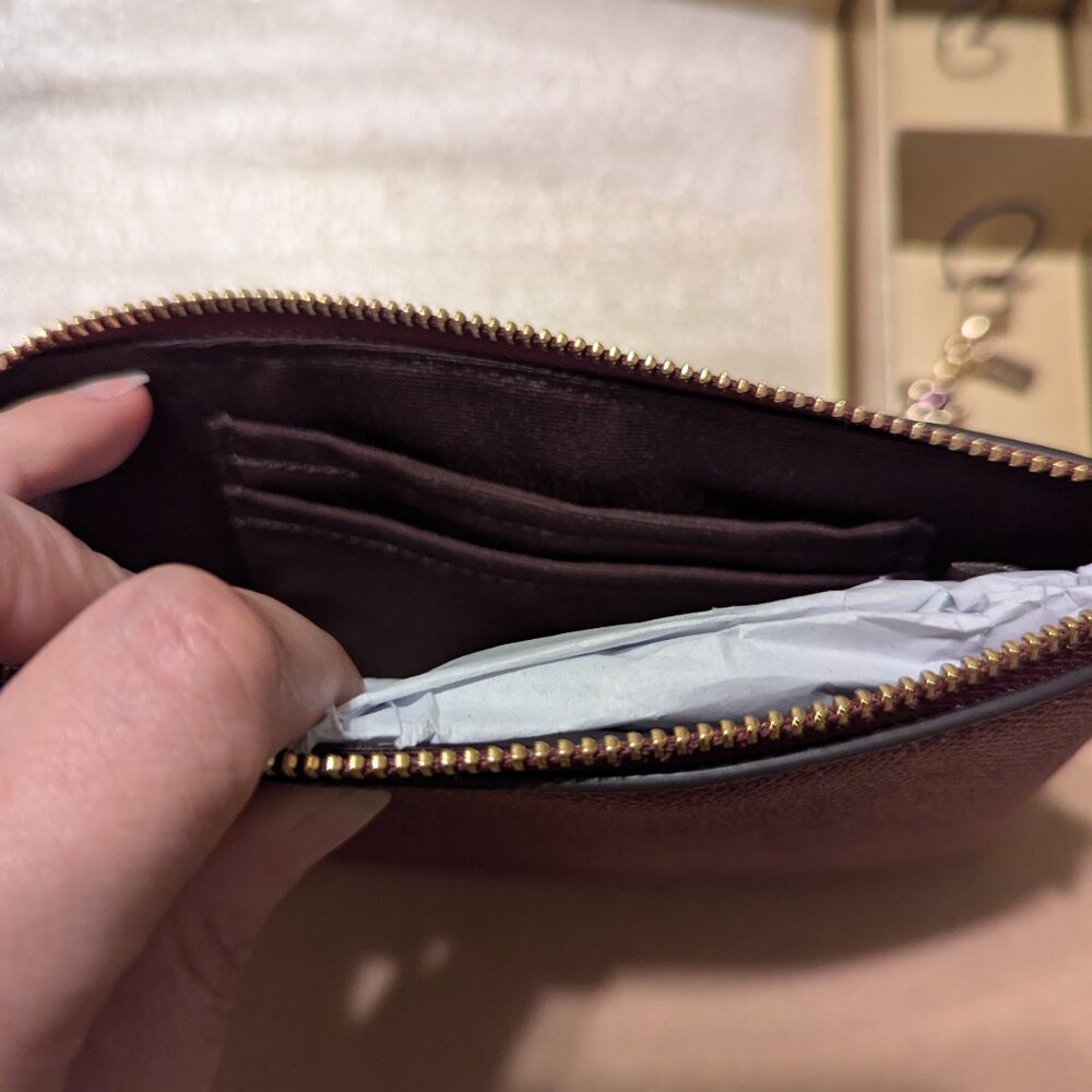 NIB - Coach - Sparkly Maroon Wristlet - Picture 4 of 5